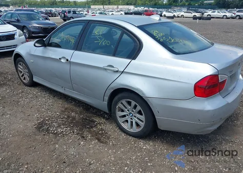 2007 BMW 328I z USA, uszkodzony, nr VIN WBAVA33577KX72857